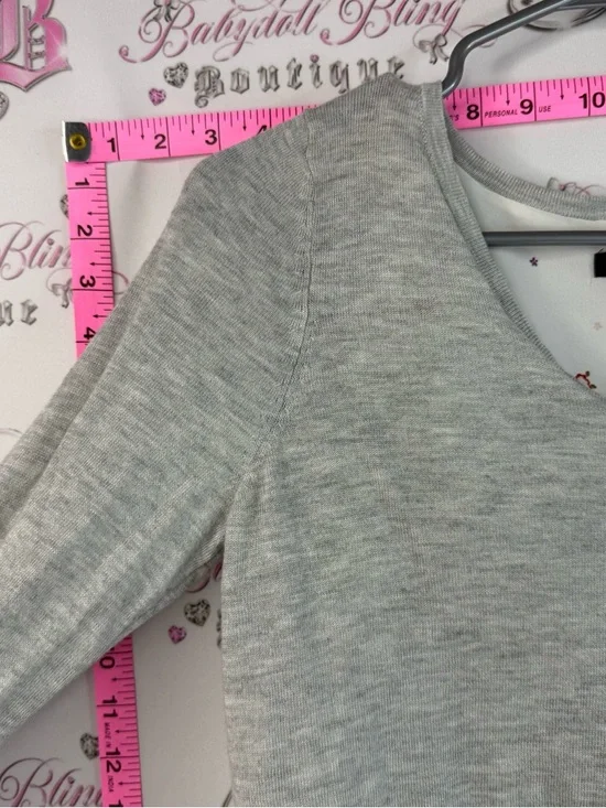 RW&CO. Long sleeve floral sweater V‑Neck Sweater Tunic with White Floral Back - Picture 5 of 10